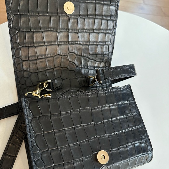 Croco Design Leather Crossbody 🐊 - Picture 3 of 5